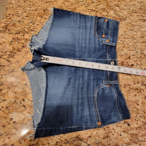 Levi's High-rise Jean Shorts in Carbon Copy Size 32 - Picture 5 of 8
